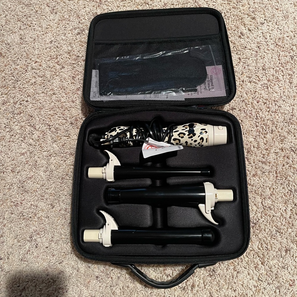 NEW Beachwaver 3 barrels, leopard print with carrying case